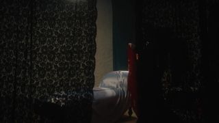 Un film molto erotico di Honey dopo che la notte cade in casa