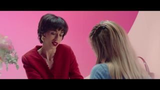 Lesbiche Gia Green e Jane Jones al salone di manicure