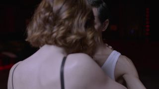 Louise Swell si fa devastare in un trio dopo il tango erotico