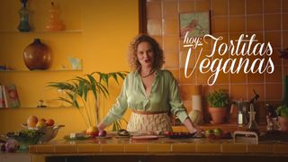 Tommy Cabrio in fantasie erotiche con la cuoca Mercè Palau