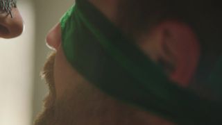 Maeva e Luca, occhi bendati per un sesso sensoriale!