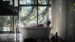 MILF aux cheveux courts fantaisie un trio sensuale erotico