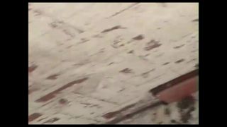 Questo tipo si prepara bene prima di fottere la mora in un film