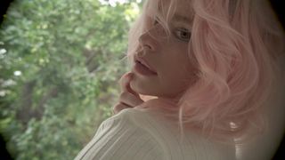 Ci piacciono sempre di più le tette di Jess Davies in un porno