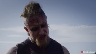 Amirah Adara obbliga Bilbo a dimostrare la sua lealtà scopandola brutalmente