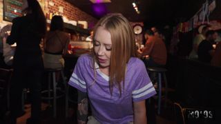 Taylor Rae vuole davvero una scopata cruda e dura da Tony Rubino!