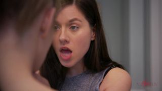 Shyla Jennings ha un incontro sessuale speciale con Scarlett Sage