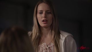 Scarlett, insieme a Kenna e Scarlit, decidono di esprimere le loro voglie di scopare