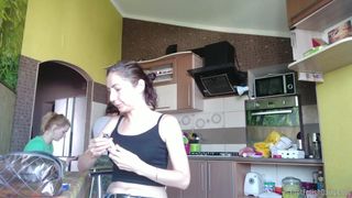 Linda Love si prepara per un nuovo giorno di sesso e si bagna in webcam