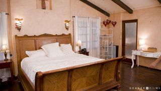 Jade Venus che scopa con una ragazza e una trans allo stesso tempo