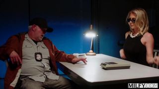 La moglie della mafia Andi Avalon è scopata dal poliziotto Van Wylde