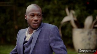 Anton Harden si fa succhiare il suo grosso cazzo nero da Savannah Bond!