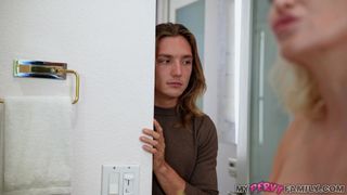 Ryan Keely sta avendo un'avventura con il suo figliastro Axel Haze