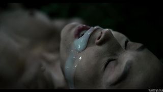 Un nuovo porno di una pianta che scopa una ragazza nella foresta