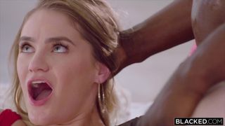 Kenzie Madison prende grossi cazzi neri per guadagnarsi da vivere